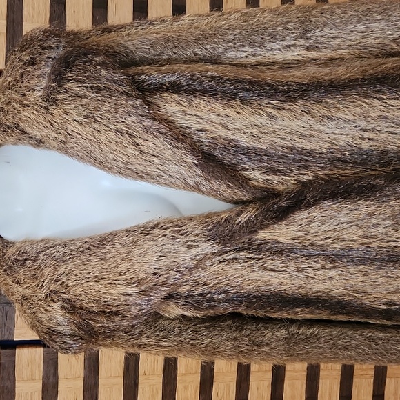 Coyote long fur coat - Picture 4 of 10